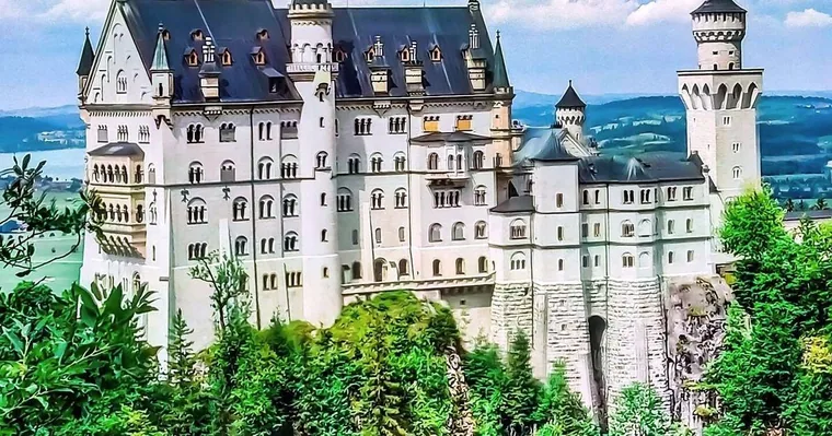 Munich: Neuschwanstein, Linderhof & Alpine Lakes by Tesla