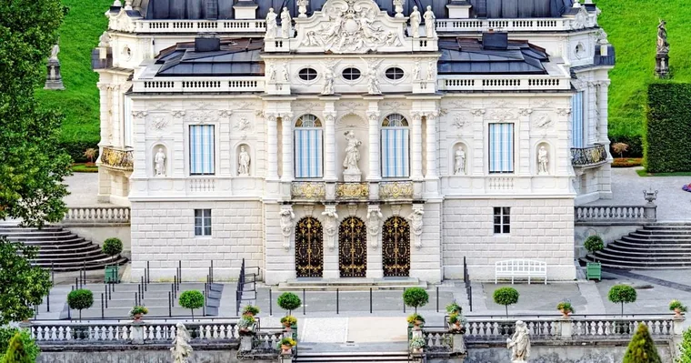 From Munich: Royal Palace of Linderhof with Oberammergau